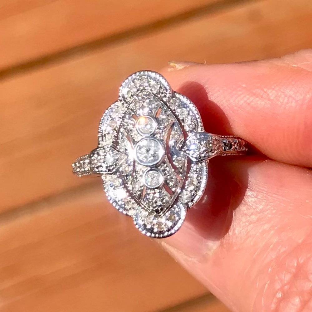 14k White Gold Filigree Ring With 43 Diamonds